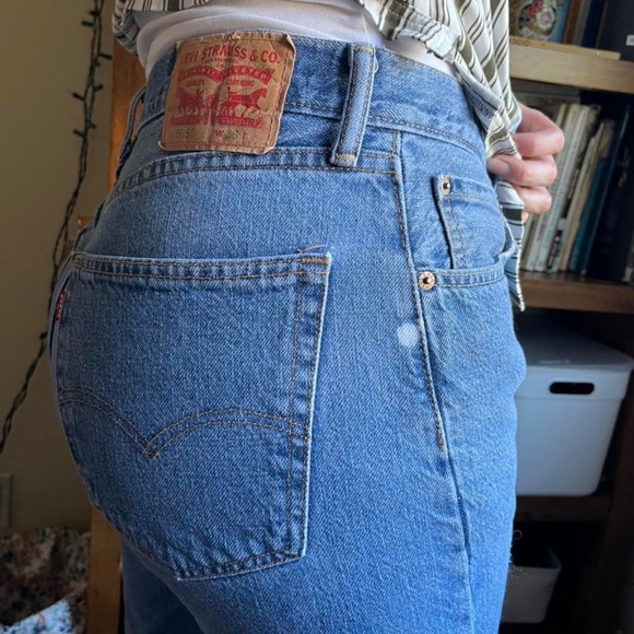 LEVI'S JEAN SHORTS - Picture 1 of 4